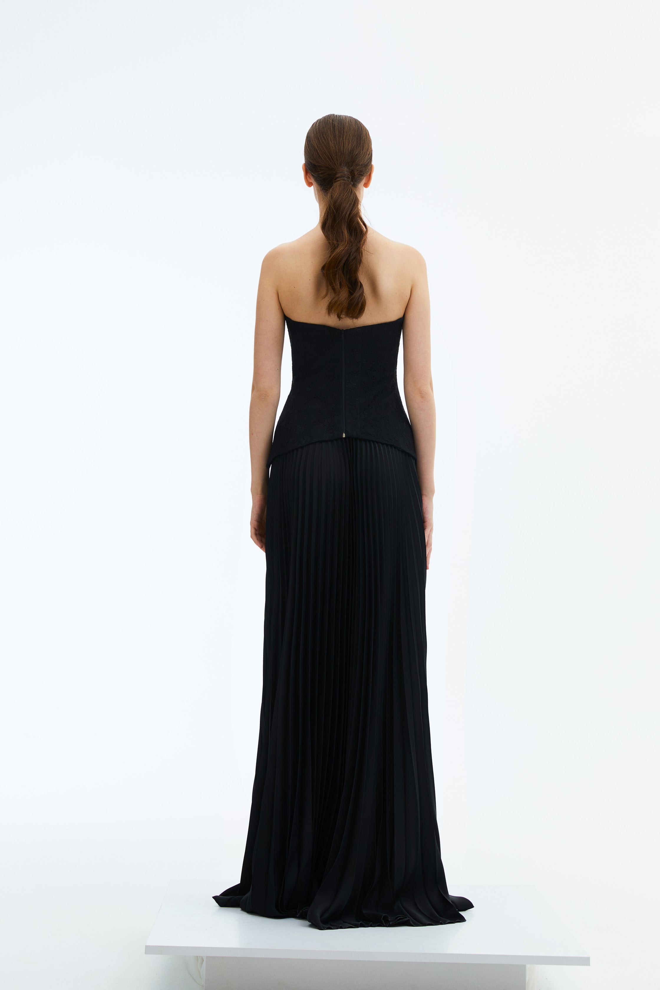 MANY BLACK BUSTIER